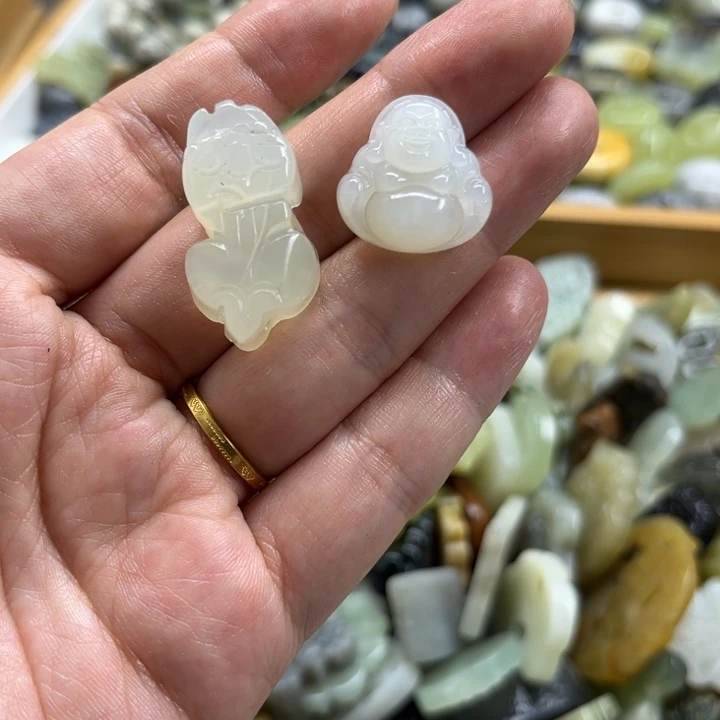 未镶嵌蛇纹石玉颈饰