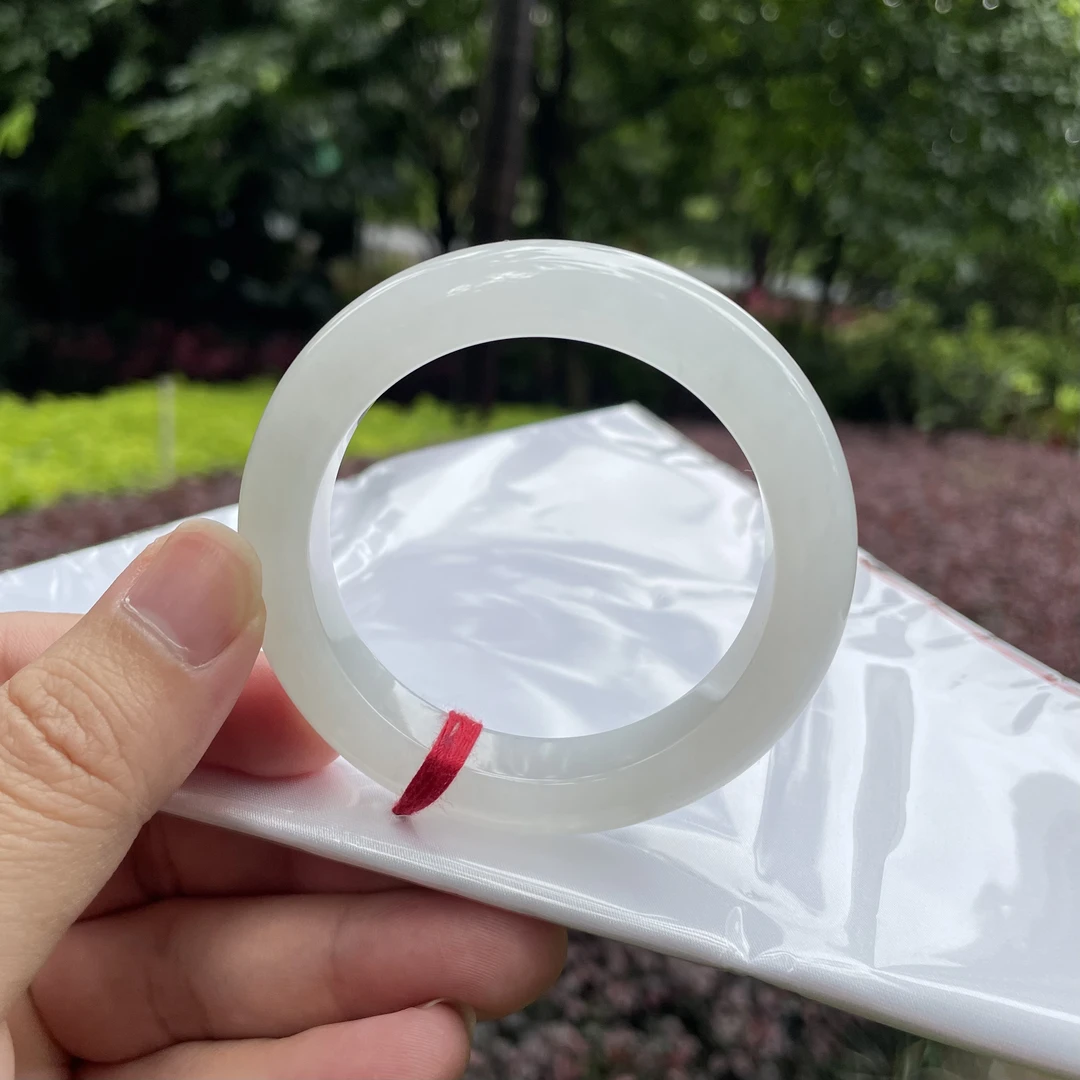 天然翡翠白月光厚装手镯 五十二点七圈口 正圈