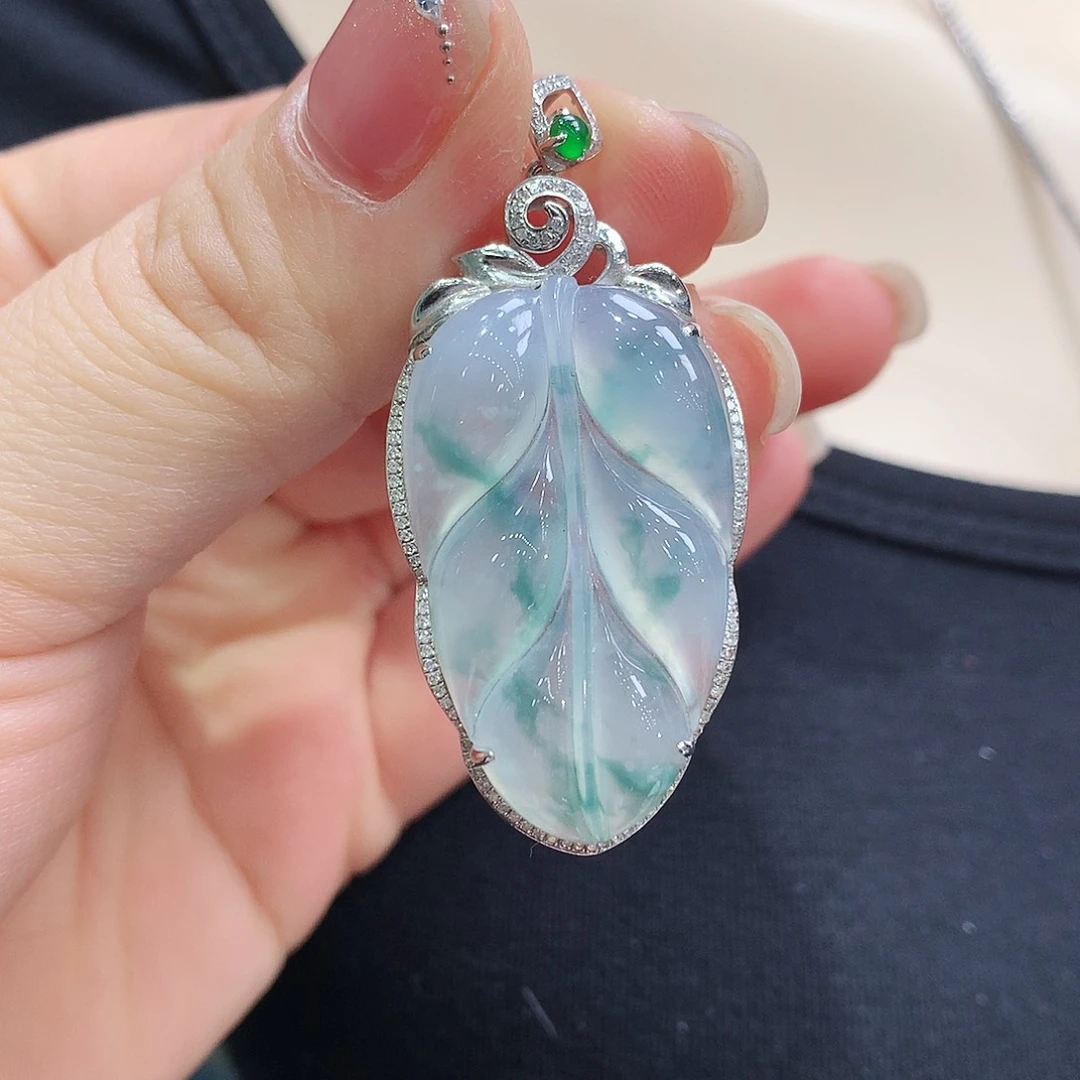 翡翠颈饰18K金镶嵌叶子