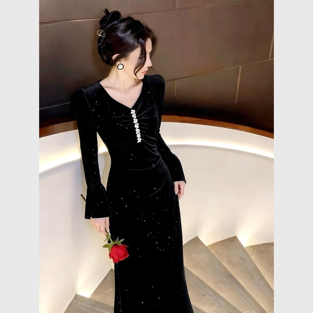 气质名媛黑色丝绒连衣裙女轻奢高级感时髦洋气掐腰打底长裙赫本风