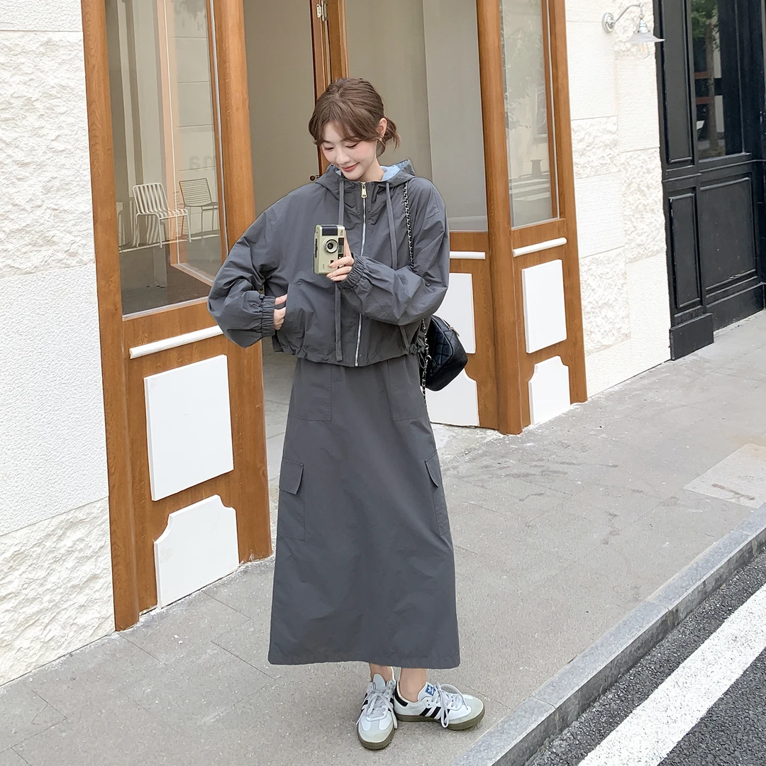 初秋新款设计感灰色工装套装女2025遮肉显瘦上衣高腰半身裙两件套