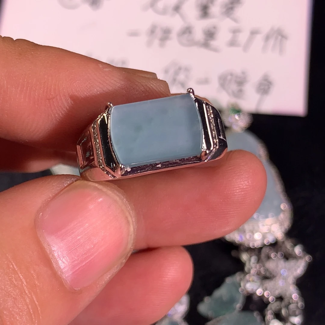 翡翠未镶嵌颈饰马鞍戒指