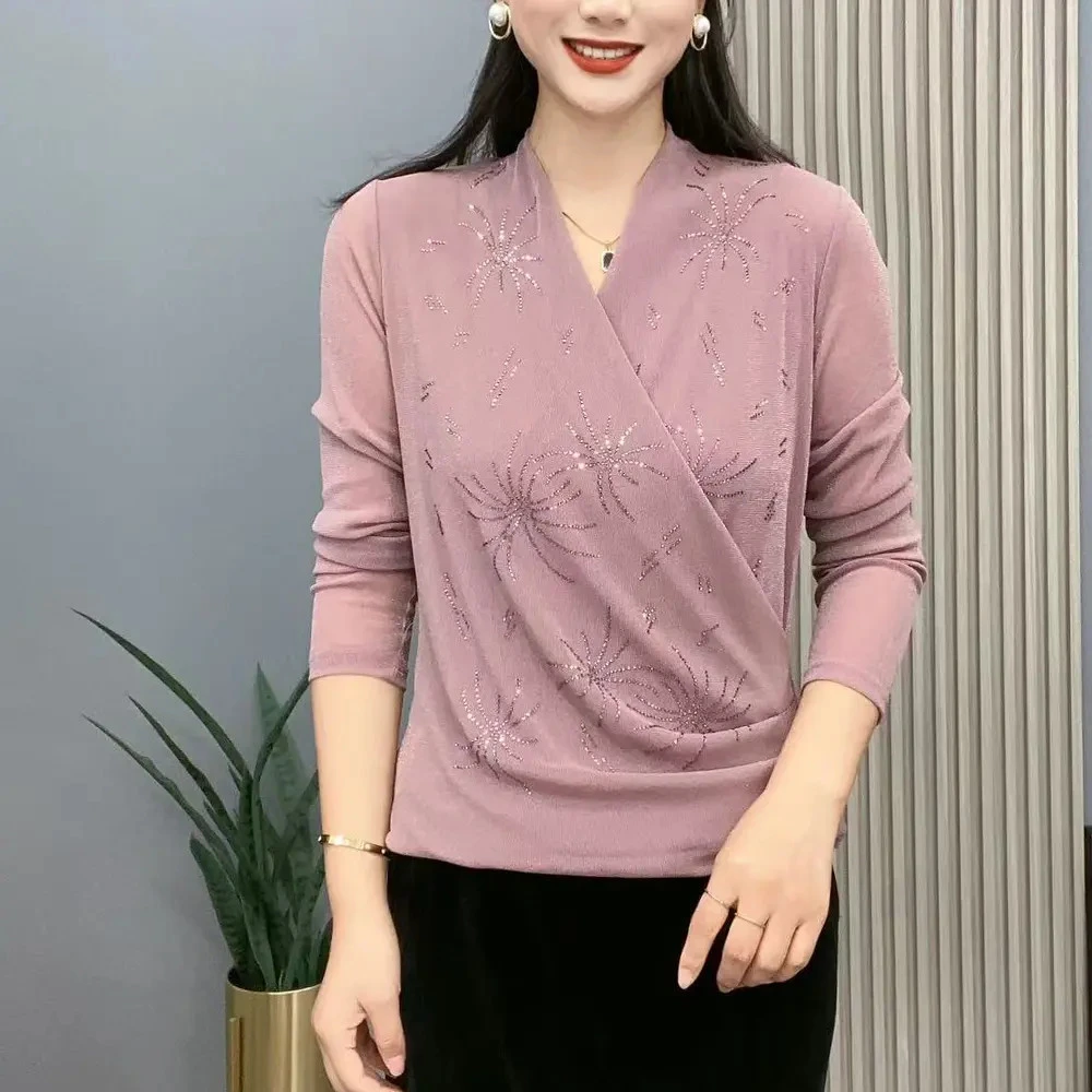 2025早秋新款交叉领简约妈妈装纯色烫钻烟花洋气长袖百搭打底衫