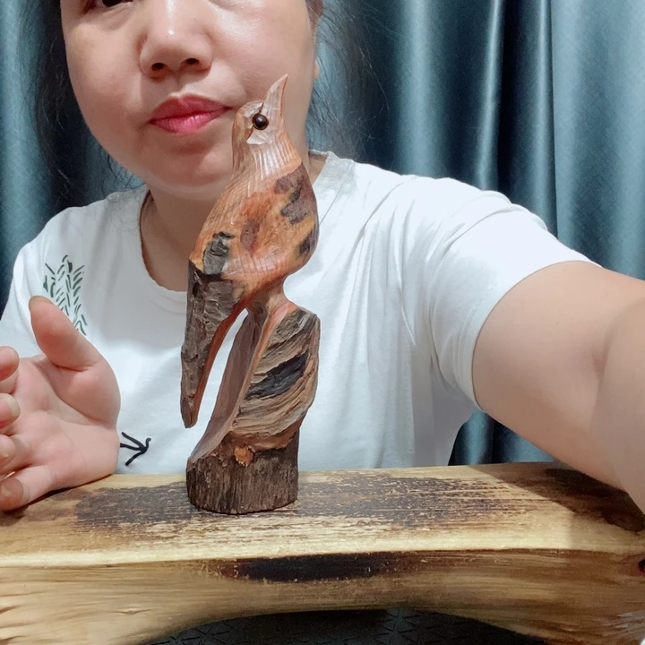 木凳****华百年树的设计风格