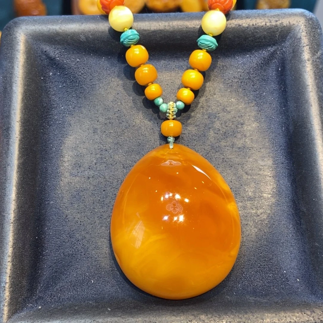 琥珀未镶嵌颈饰蜜蜡