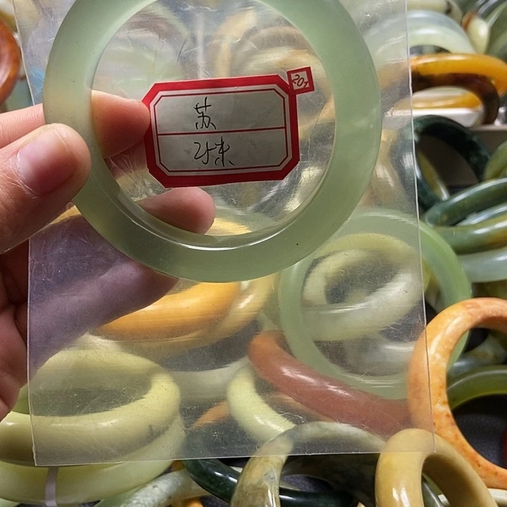蛇纹石玉手镯未镶嵌苏