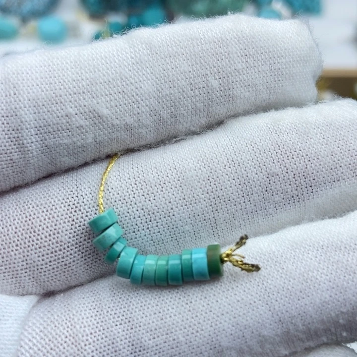 绿松石未镶嵌颈饰