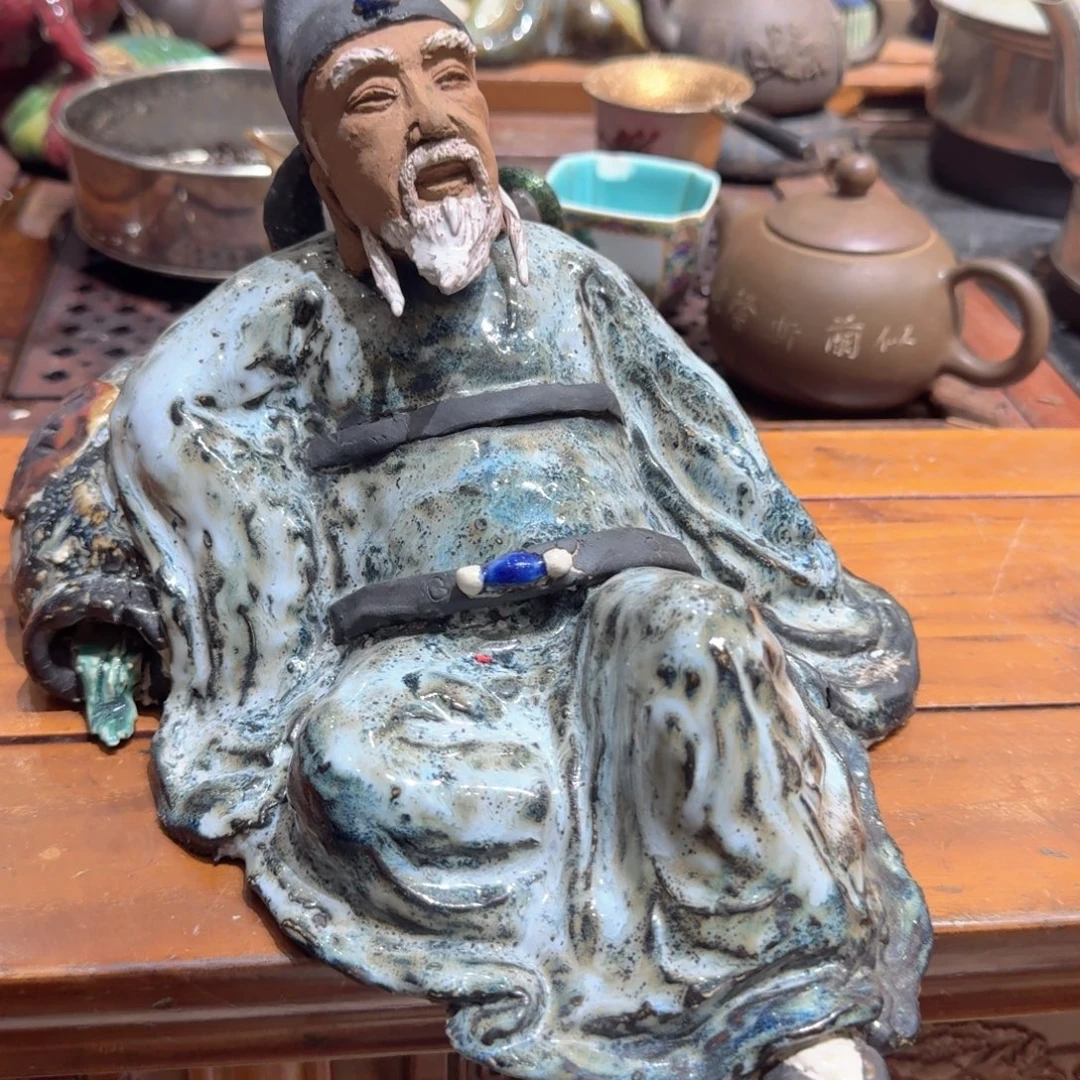 L***者这样一位老人对此事件很好奇