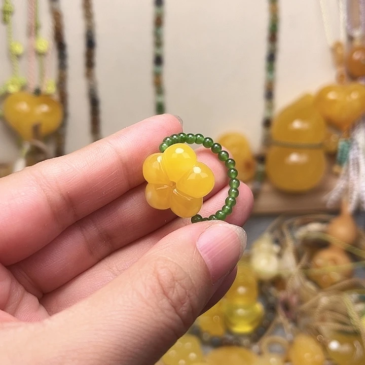 蜜蜡颈饰未镶嵌花**朵蜜蜡