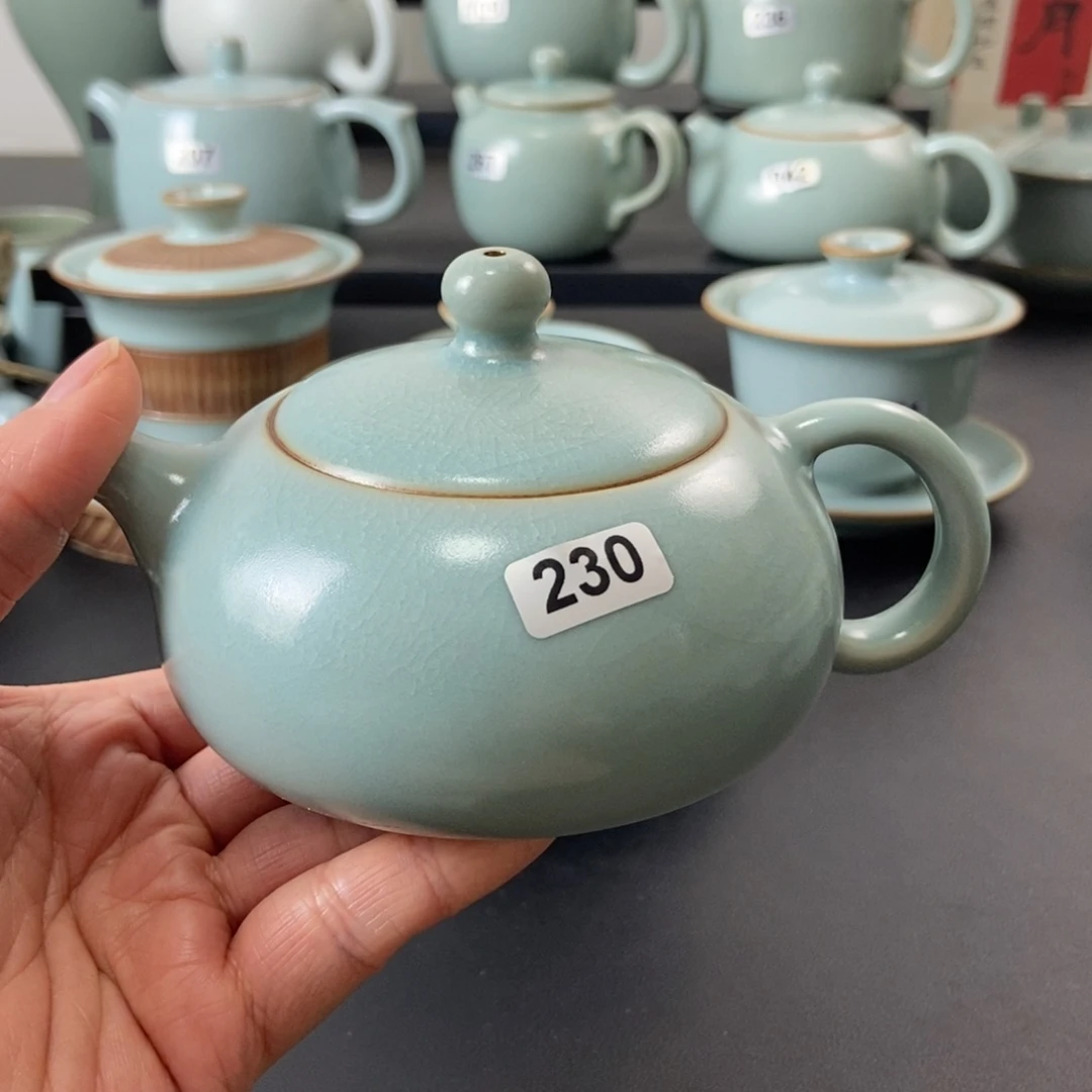 微瑕仿古釉扁腹壶不退不换