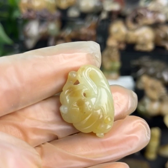 和田玉颈饰未镶嵌独*