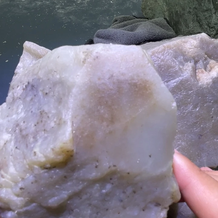 和田玉未镶嵌珠宝半成品