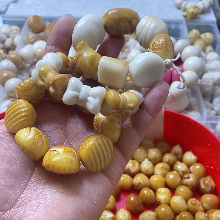 白玉菩提吊坠微瑕象牙果手串一条