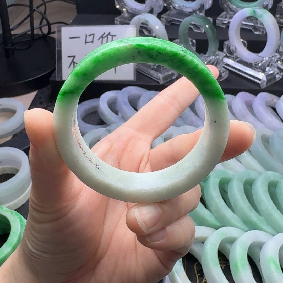 未镶嵌翡翠手镯定制翡翠