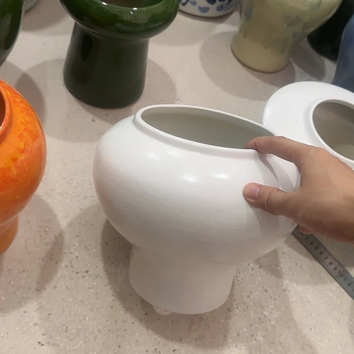 白泥花盆微瑕有孔