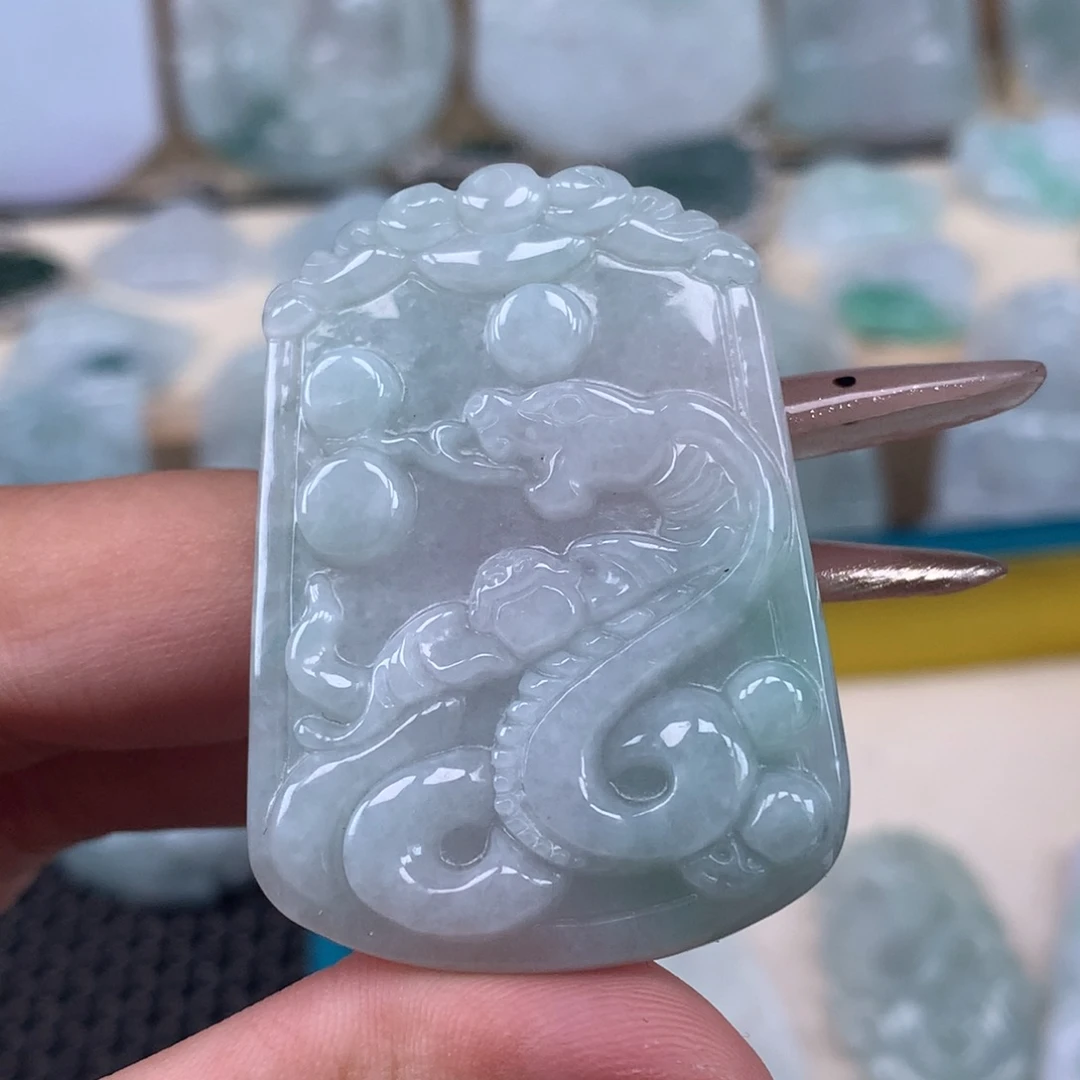 翡翠未镶嵌颈饰she