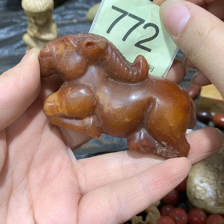 喜***羊和田玉未镶嵌颈饰