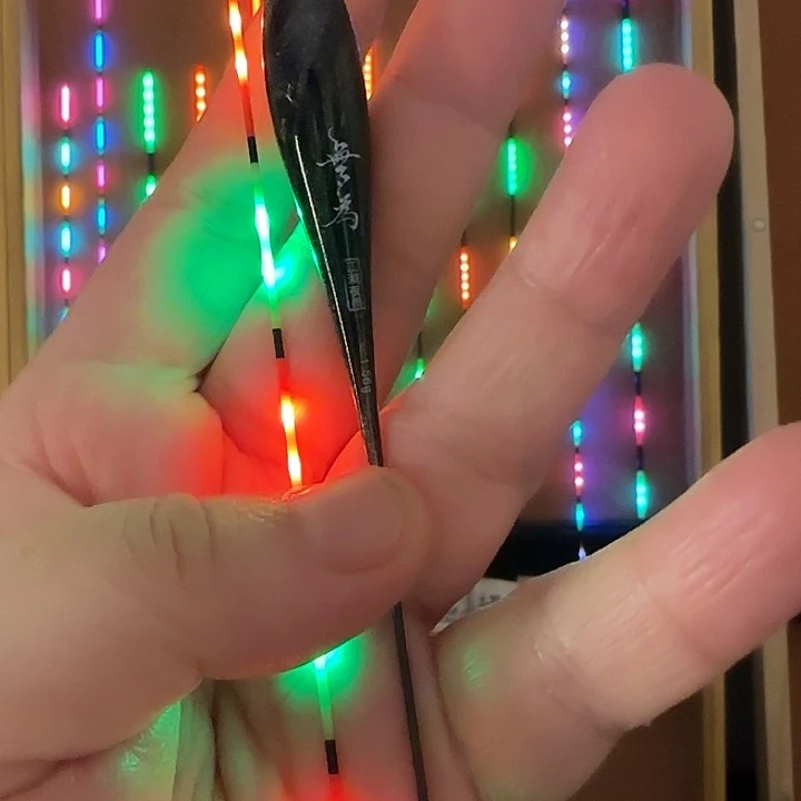 花***哥茅草425.1.8克尾F 2 2红光变色