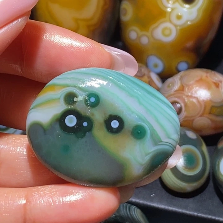 玛瑙/玉髓未镶嵌珠宝奇石25