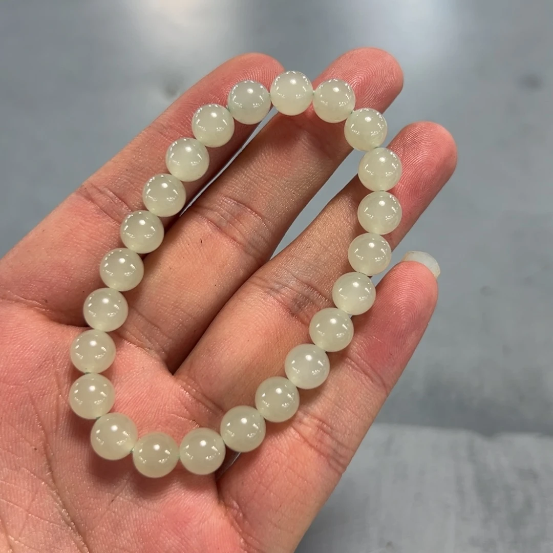 …***。和田玉未镶嵌手链