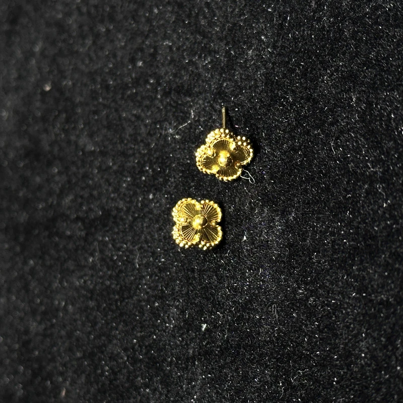 18K 金四叶草车花高级感时尚耳钉a25