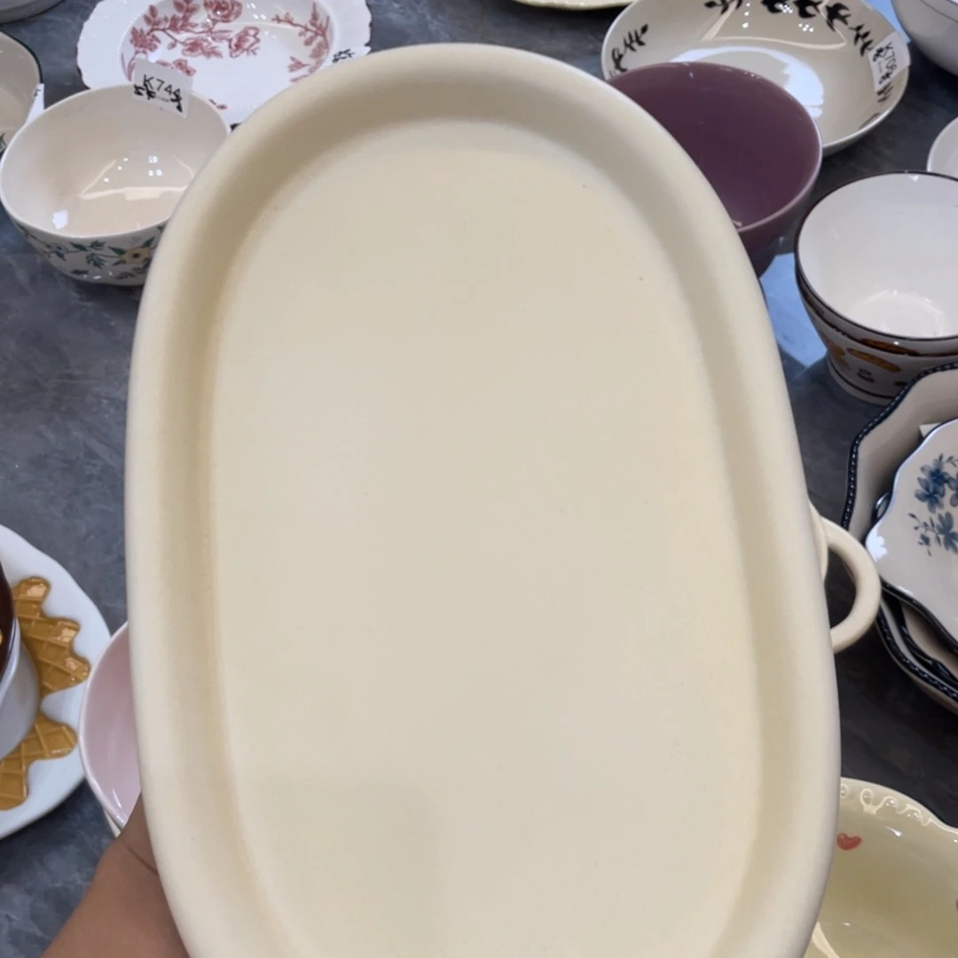 陶瓷微瑕餐具介意勿拍，满18飞！