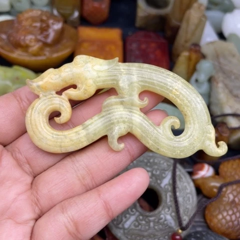 蛇纹石玉未镶嵌颈饰97