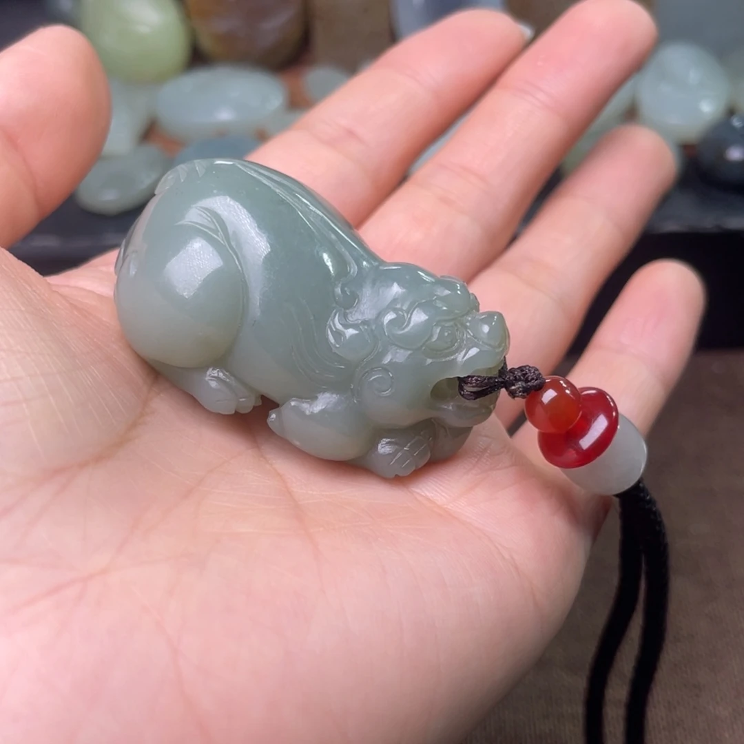 和田玉未镶嵌吊坠(赠链)糖清白貔貅