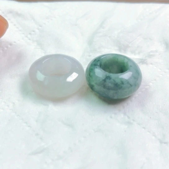 翡翠颈饰未镶嵌心***?吊坠