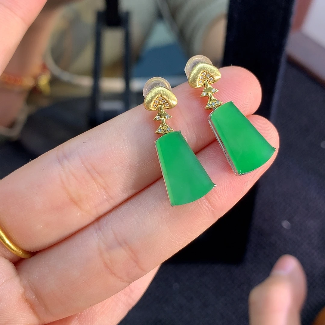 翡翠18K金镶嵌颈饰无事