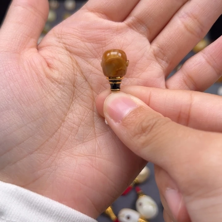 琥珀未镶嵌裸石10.1mm