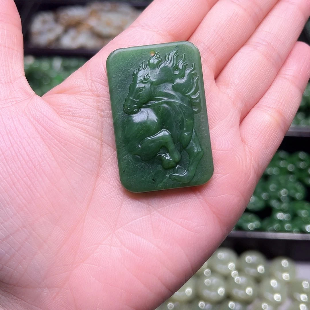 和田玉（碧玉）颈饰未镶嵌生肖马牌碧玉吊坠