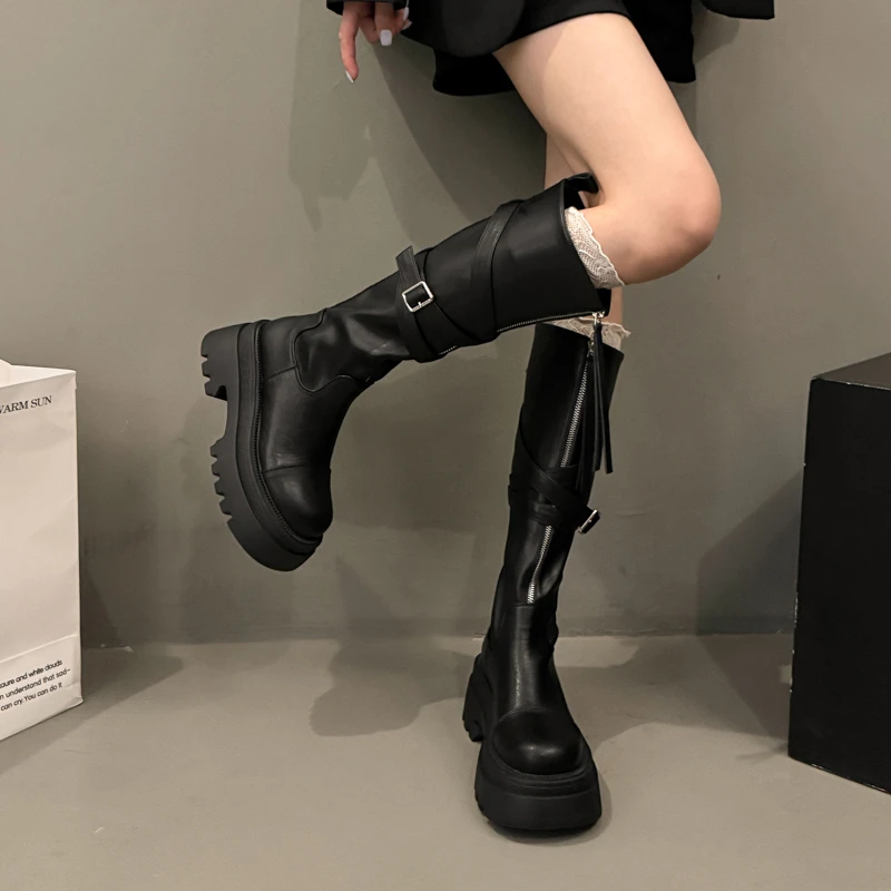 马丁靴女2025年秋冬新款小众辣妹小个子前拉链中筒机车高筒靴长靴