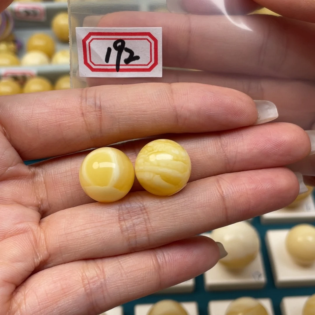 蜜蜡裸石未镶嵌阿***~15+蜜蜡