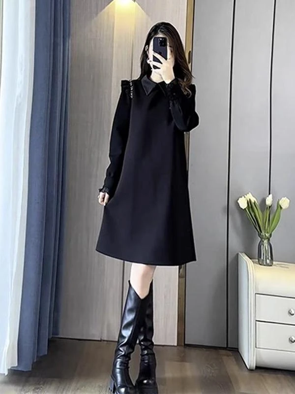 通勤大码女装秋冬宽松气质赫本风小黑裙2025胖mm遮肚显瘦连衣裙