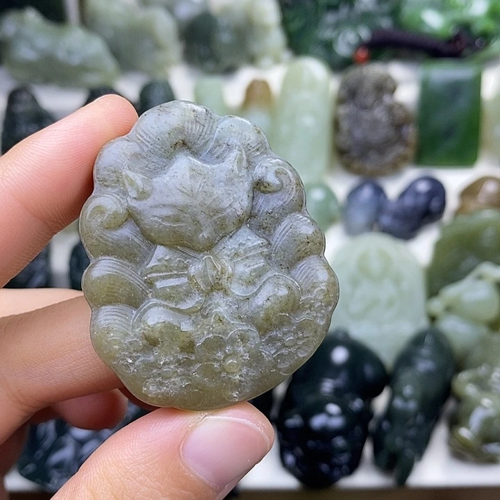 颈饰未镶嵌和田玉