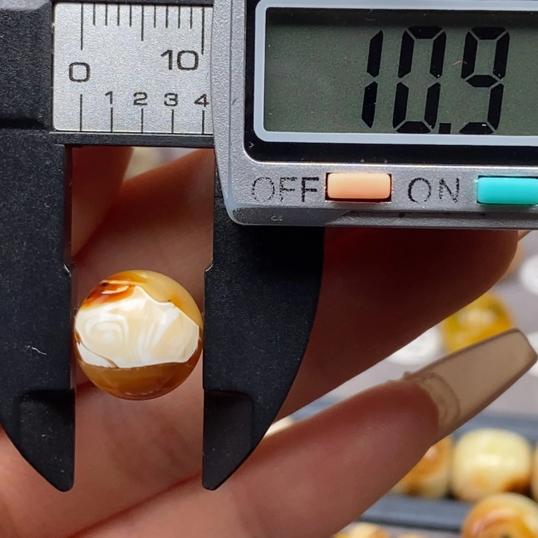 蓝珀未镶嵌耳饰圆珠