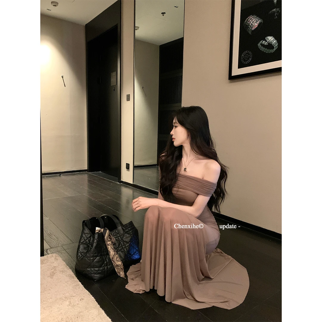 何晨曦 一字肩收腰氛围微透网纱连衣裙设计感修身包臂长裙 T0974Q