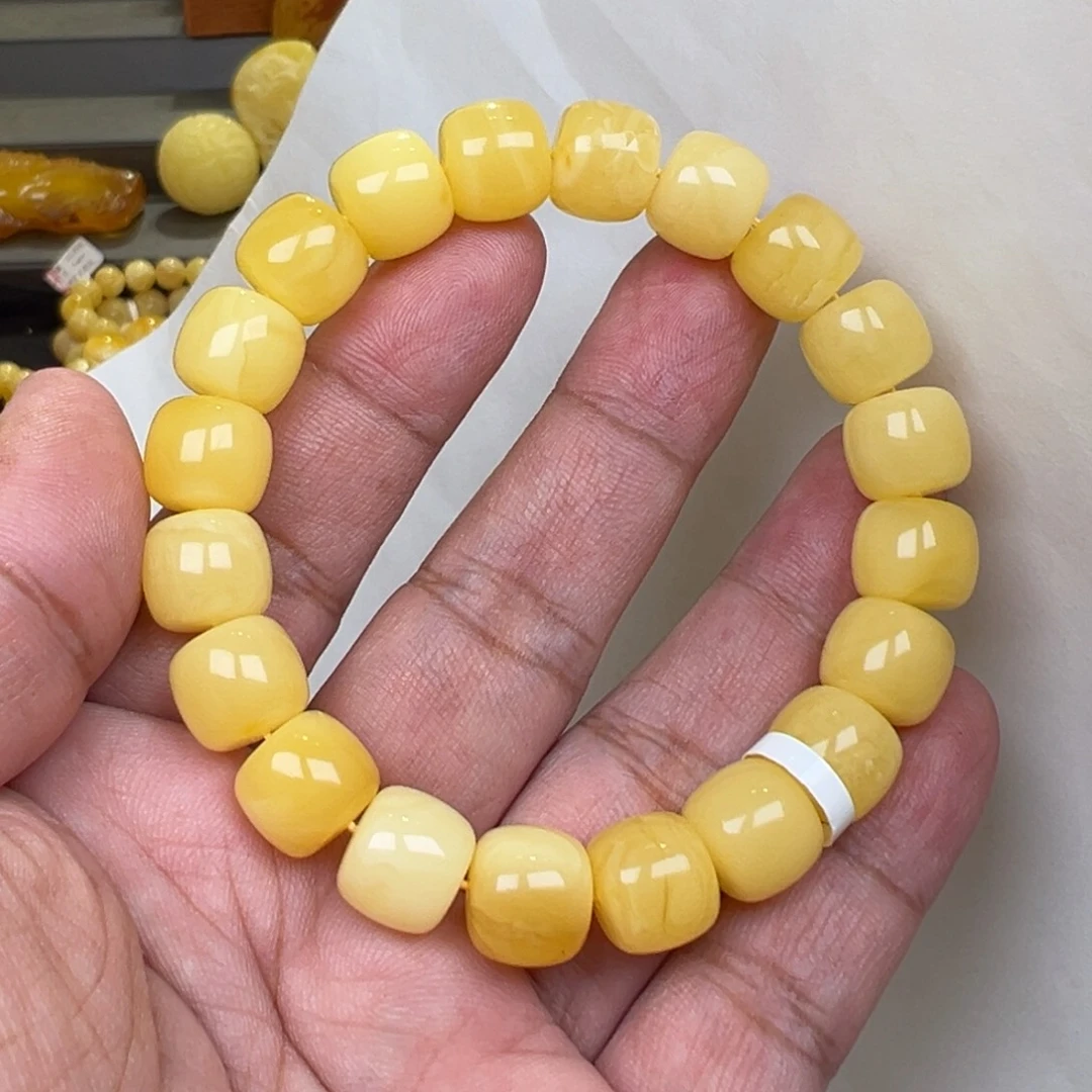 蜜蜡未镶嵌裸石11.7加19.41克