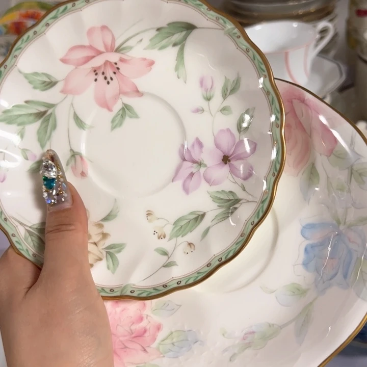 盖碗陈**子瓷器直播放漏中