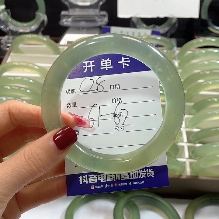 蛇纹石玉手镯未镶嵌好***来
