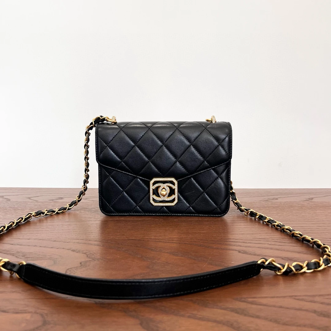 99新 Chanel/香奈儿 Chanel 21K方型钻扣斜挎包 芯片款 尺寸19x14