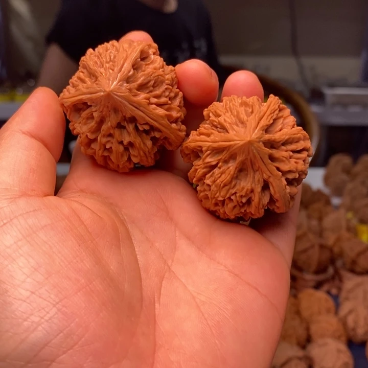 文玩核桃吊坠文玩核桃九龙筋三棱42～