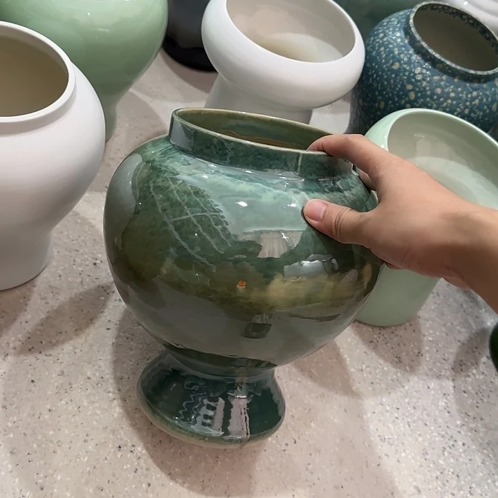白泥花盆微瑕有孔