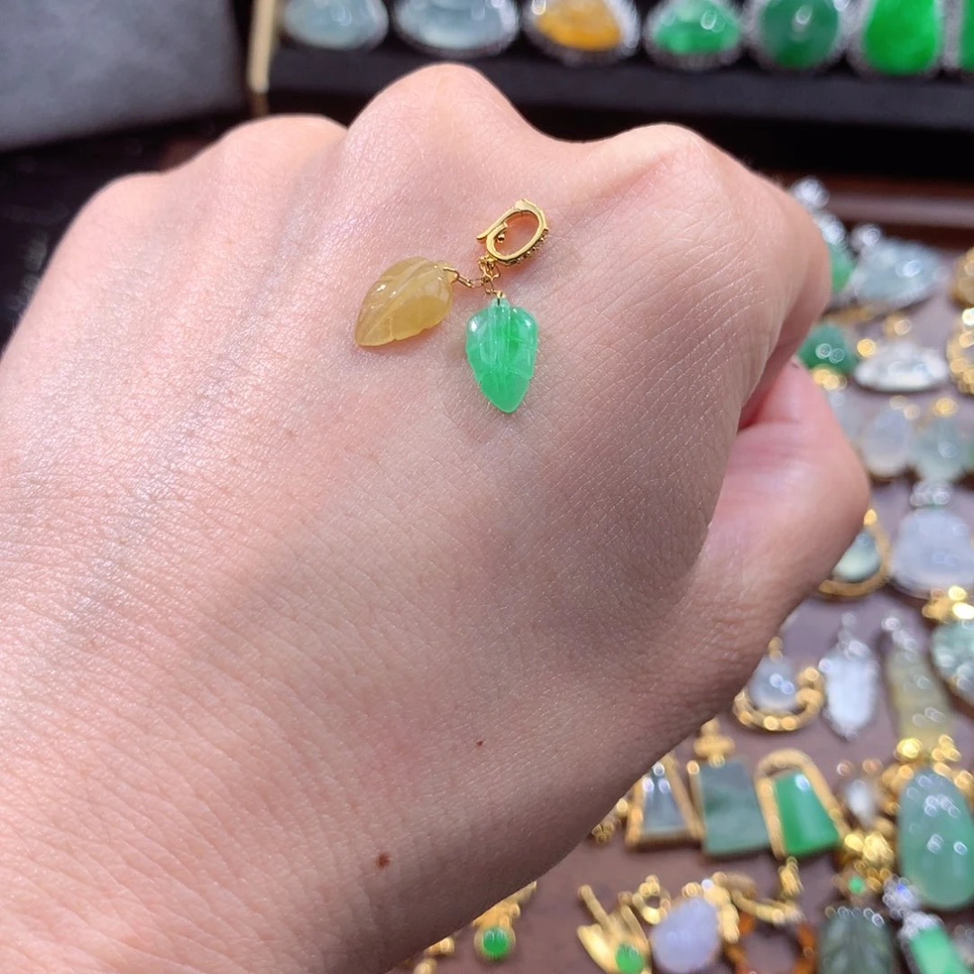 翡翠18K金镶嵌颈饰小滴流