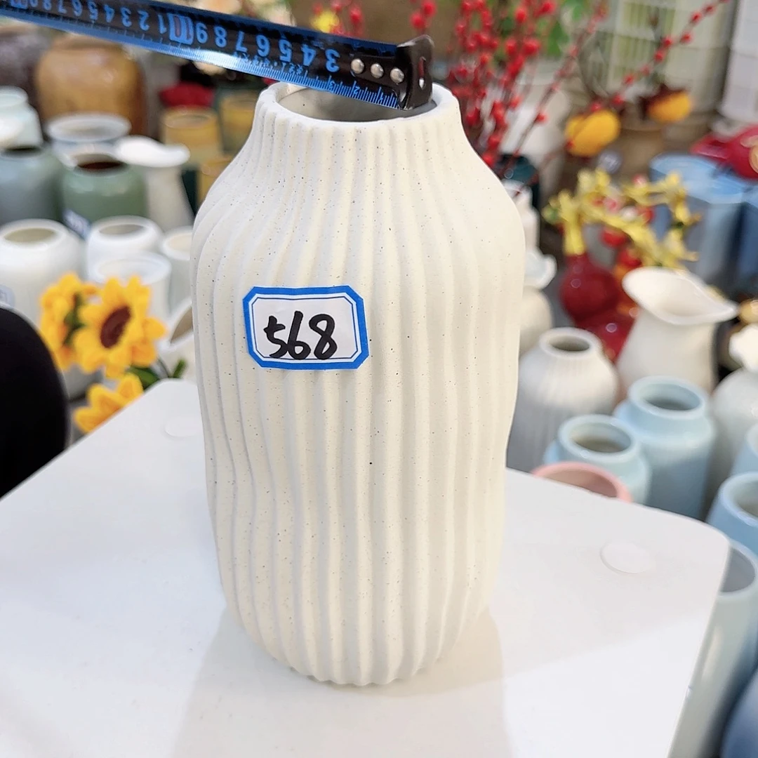 568号陶瓷高21厘米瑕疵一个