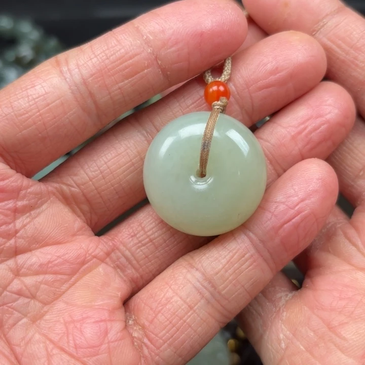 和田玉吊坠未镶嵌