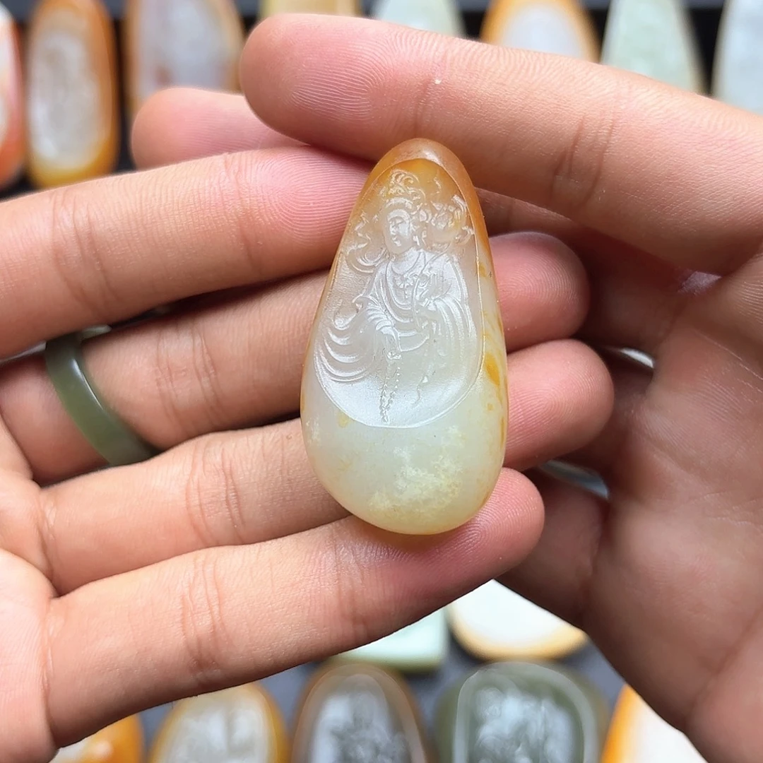 和田玉未镶嵌颈饰