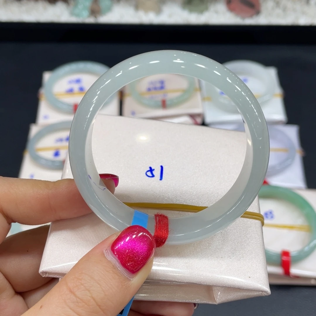 翡翠手镯未镶嵌缅甸天然翡翠手镯