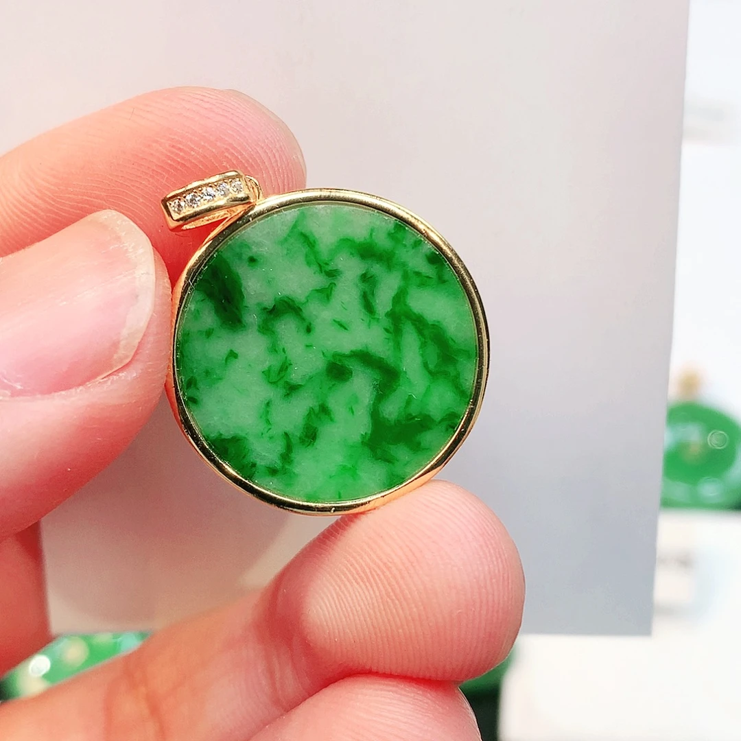 翡翠未镶嵌颈饰缅甸